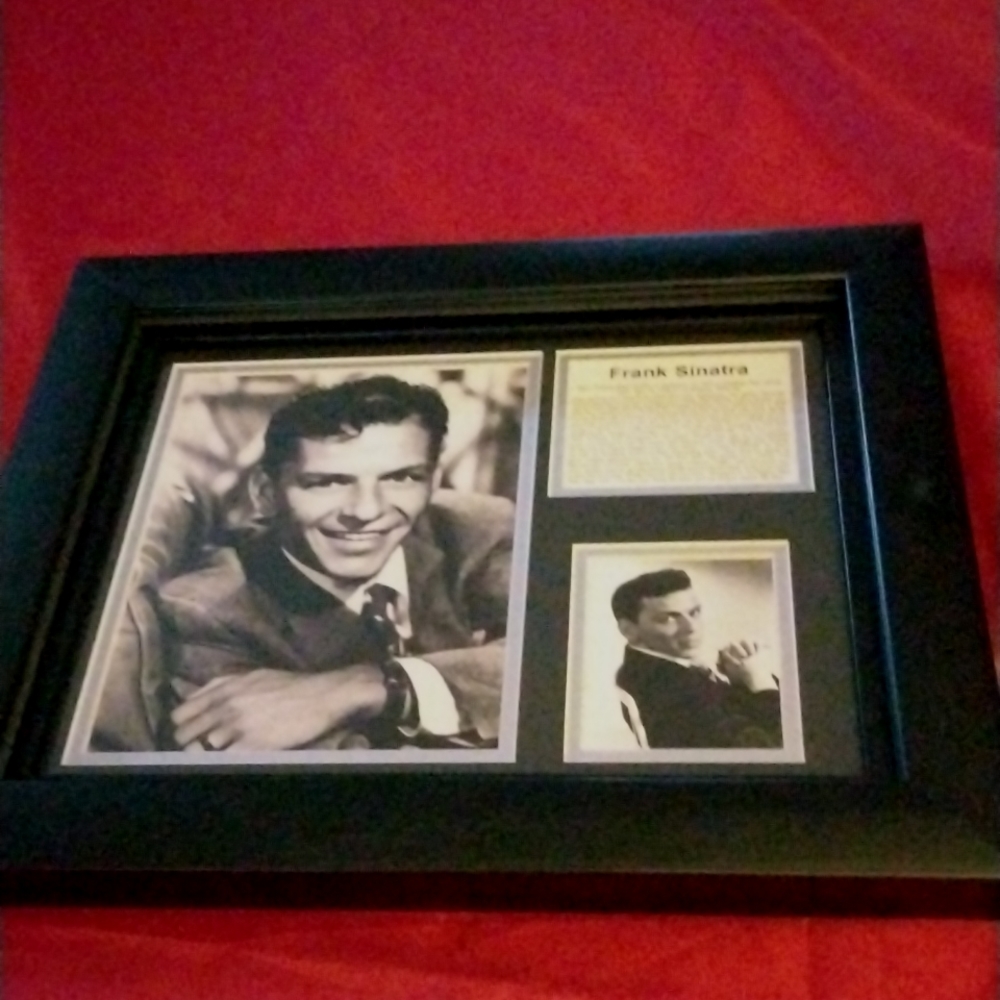 Selling a very unique photo of Frank Sinatra very detailed pic
